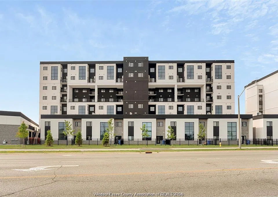 4400 Laurier Pkwy #527