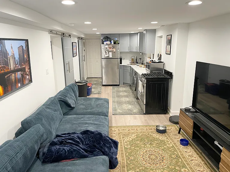 1509 N Rockwell St — Photo 5