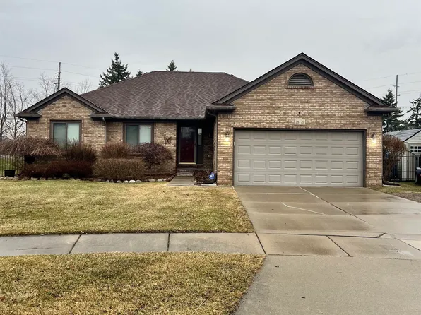 36779 N Pointe Cir, New Baltimore, MI 48047