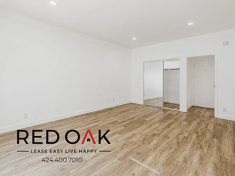 1818 Whitley Ave #203 — Photo 6