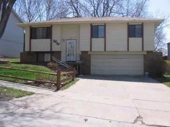 10915 Crown Point Ave, Omaha, NE 68164