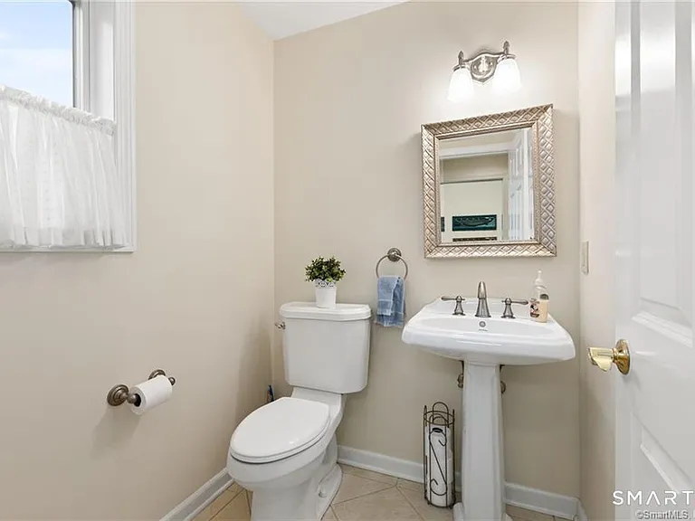 4 Eastview Rd — Photo 16