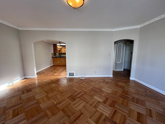 3rd image of 554 27th Ave
