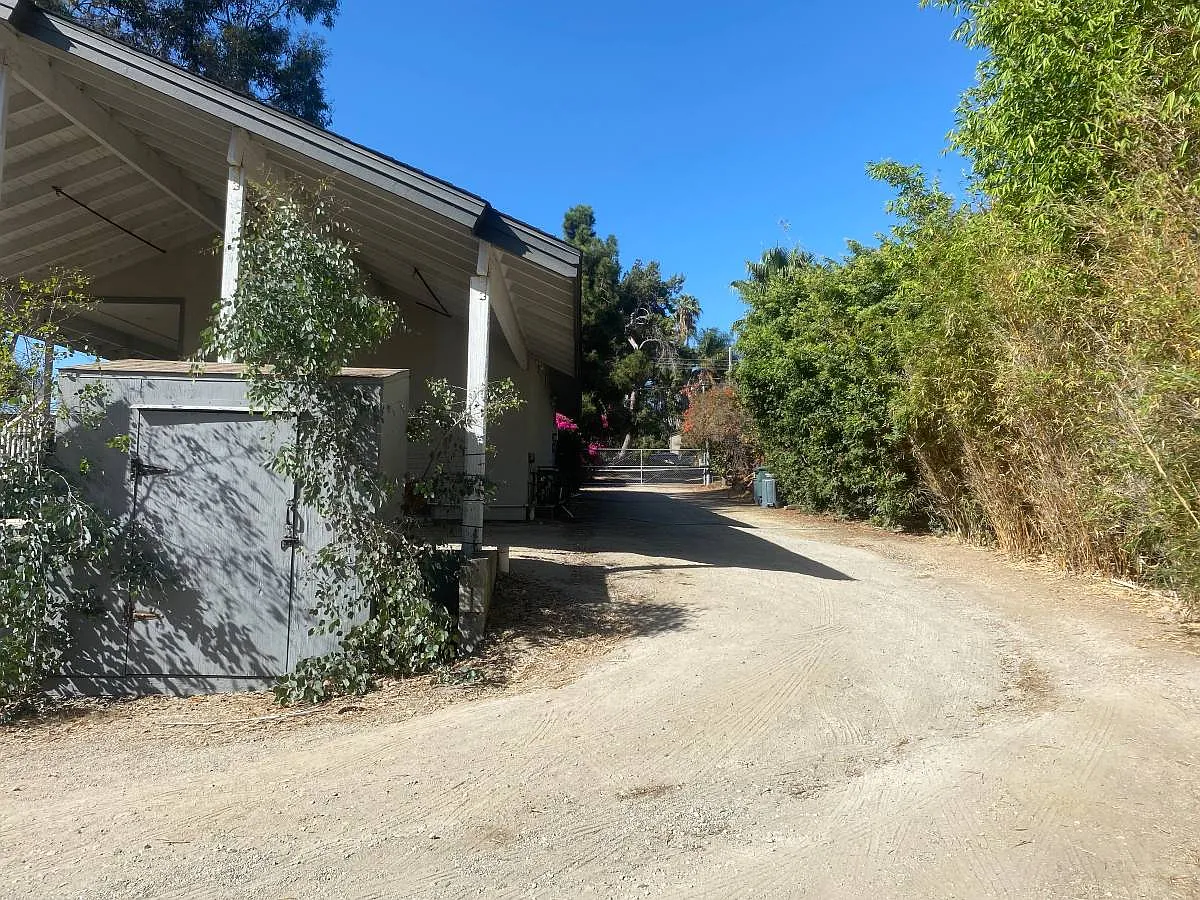 1 bed, 700 sqft, $2,300 — Photo 2