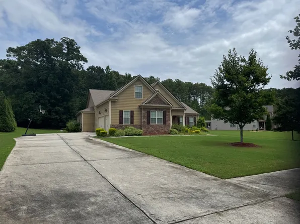 140 Bergen Dr, Fayetteville, GA 30215
