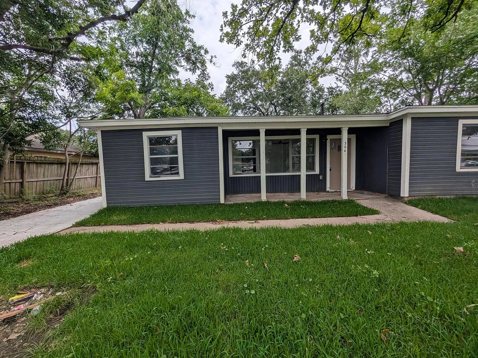 3 bed, 1.0 bath, 1348 sqft, $1,650 — Photo 1