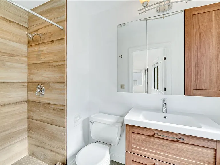 18620 Burbank Blvd #104 — Photo 10