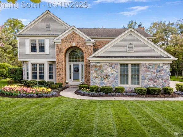 47651 Red Run Dr, Canton, MI 48187