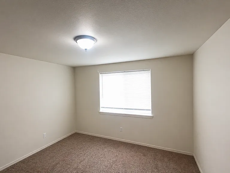 3016-3022 SW Juniper Ave — Photo 3