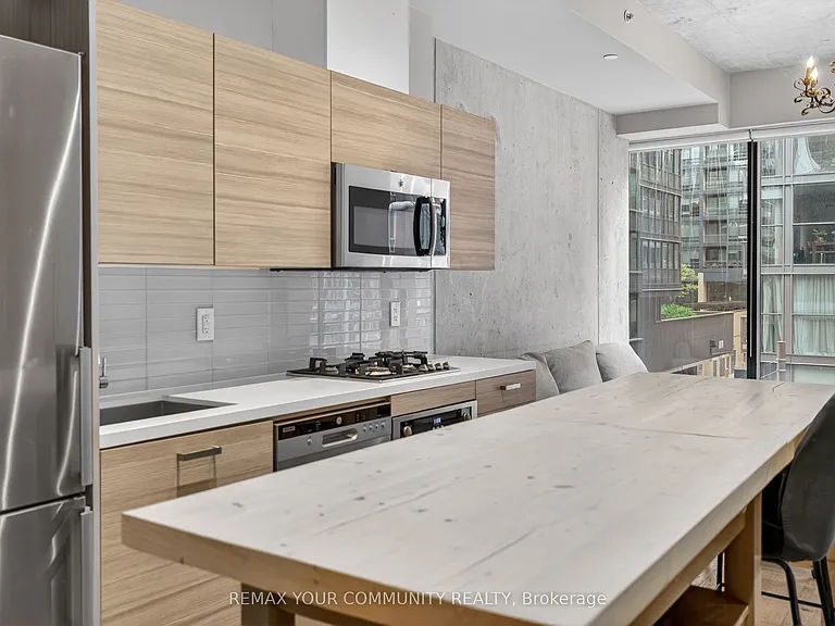 11 Charlotte St #204 — Photo 8