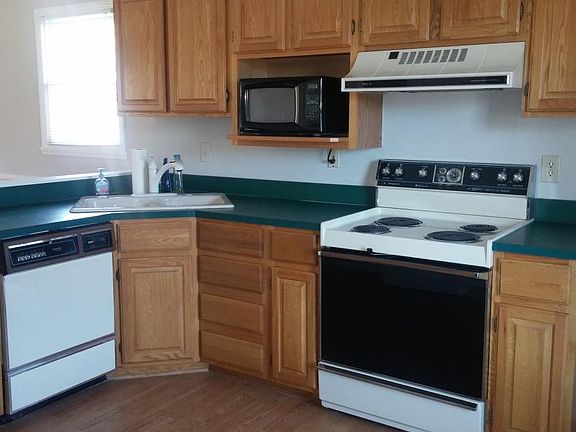 Kitchen with all appliances