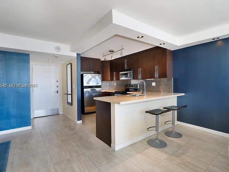 145 SE 25th Rd #502 — Photo 8