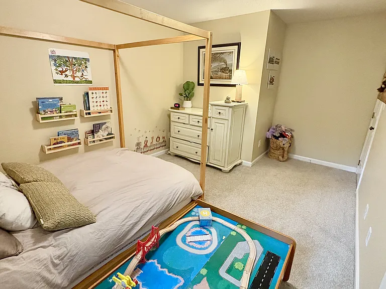 Upstairs Bedroom #2