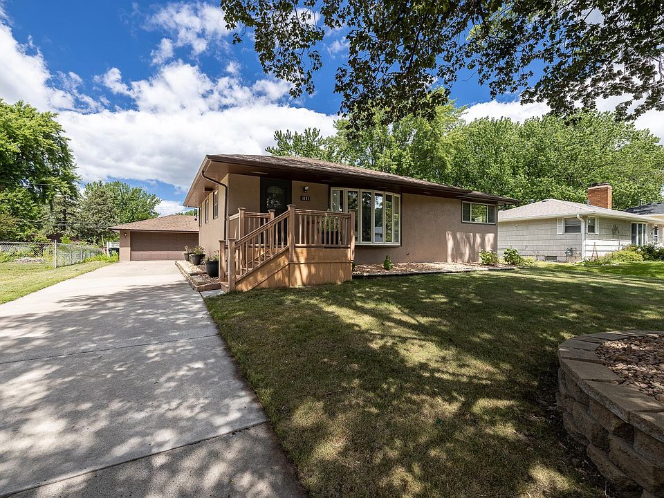 1st image of 1131 Lynde Dr NE