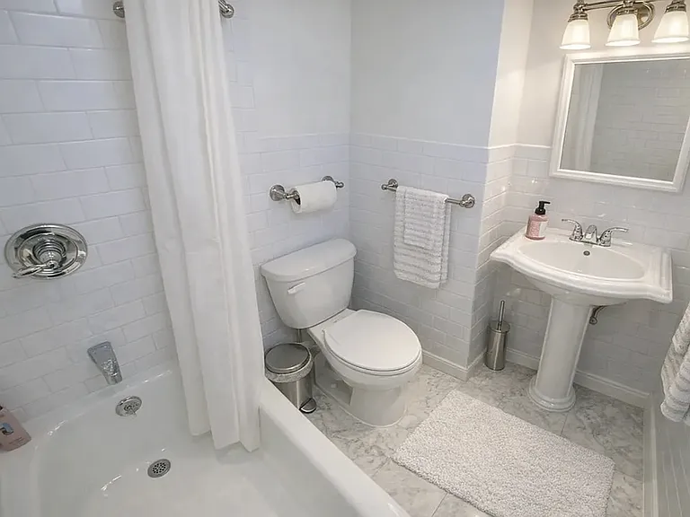 316 W 14th St #1 — Photo 5