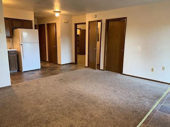 3rd image of 215 E 15th St APT 7
