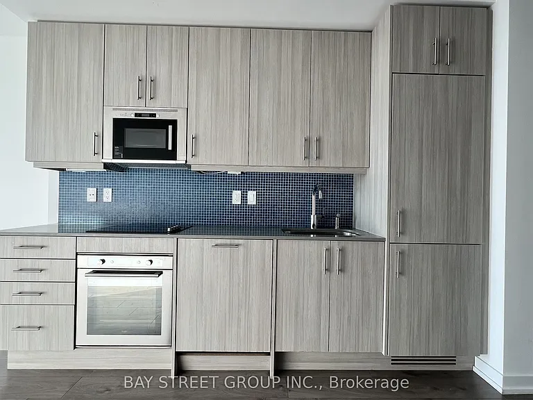 297 College St #1012 — Photo 5