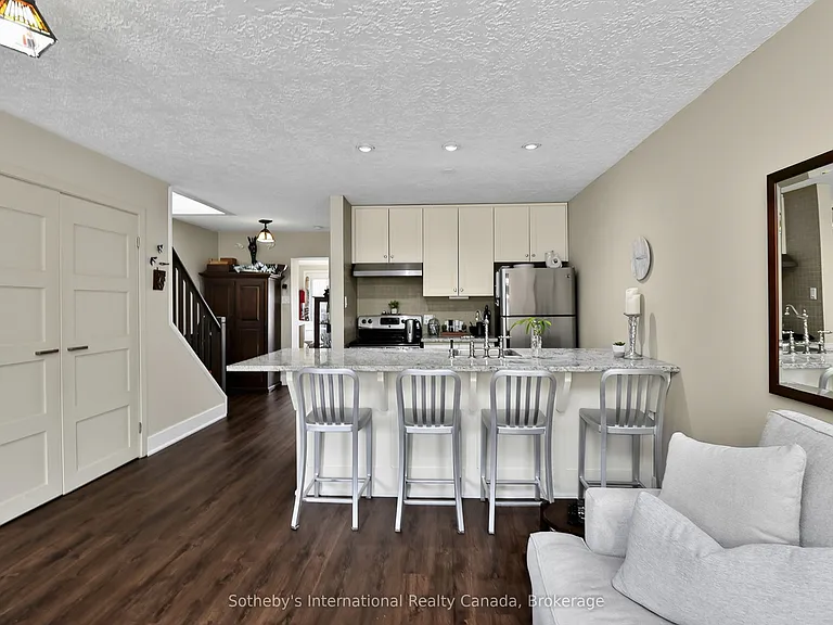 139 Lakeshore Rd E #10 — Photo 6
