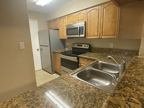 4th image of 224 Afton Sq Unit 208