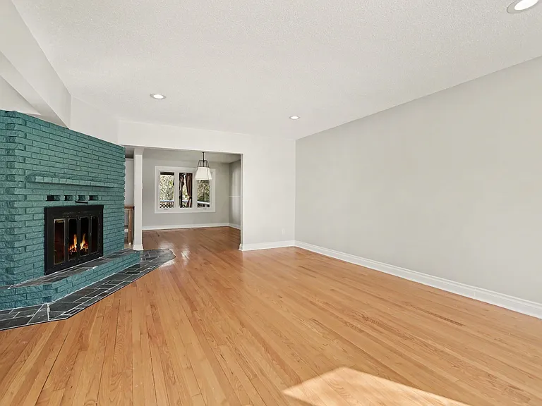 1071 Aldea Ave — Photo 2