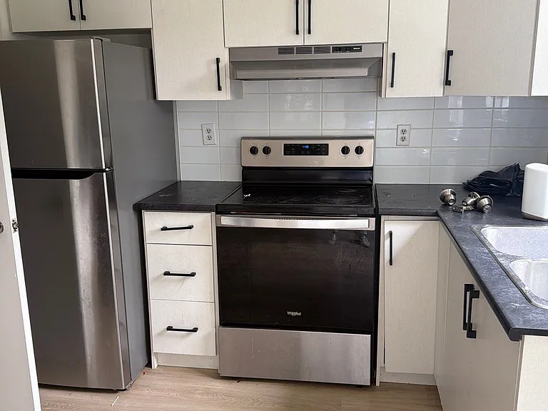 188 Ensign Dr — Photo 4