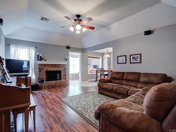 4th image of 1009 E 131st Pl