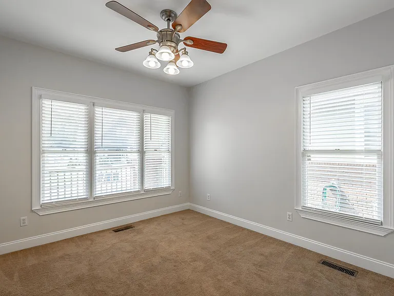 1911 Duncan Ave — Photo 6