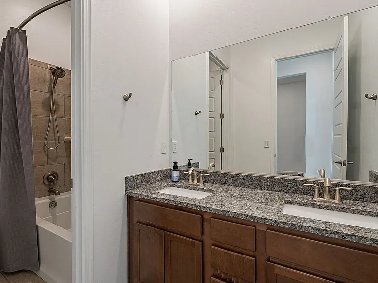 12442 N Appling Ave — Photo 24