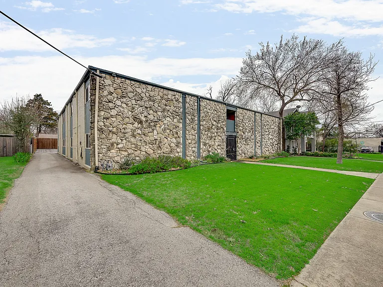 5330 Junius St — Photo 11