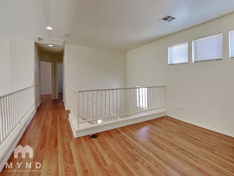 10524 W Almeria Rd — Photo 15