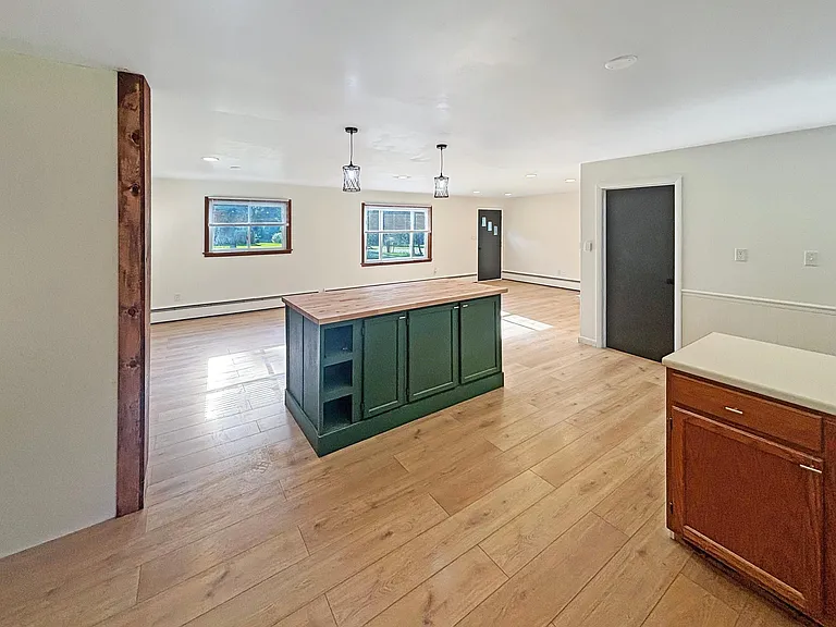 2429 Sarah Dr — Photo 8