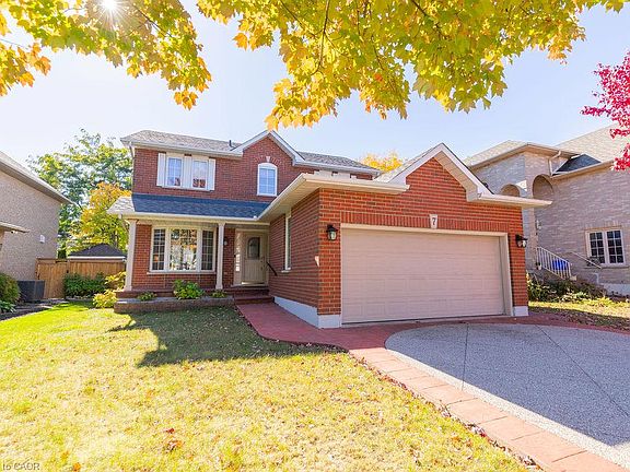 3rd image of 7 Falconridge Dr
