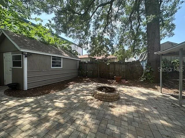 102 W Elm St — Photo 7