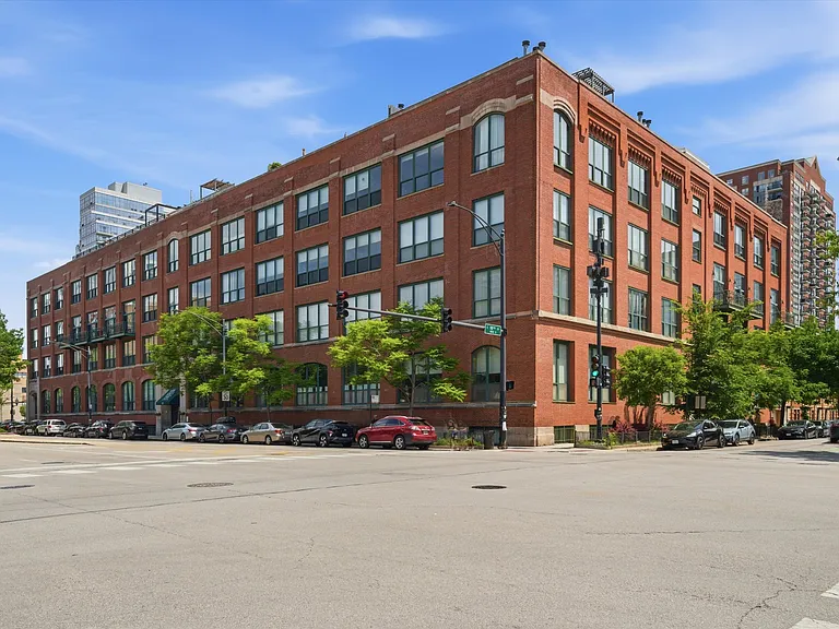 1727 S Indiana Ave #214 — Photo 2