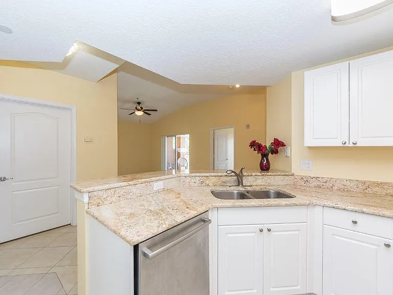 5080 Fairways Cir #G301 — Photo 11