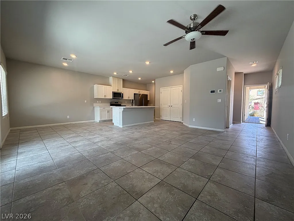 4 bed, 2.5 bath, 1797 sqft, $2,400 — Photo 4