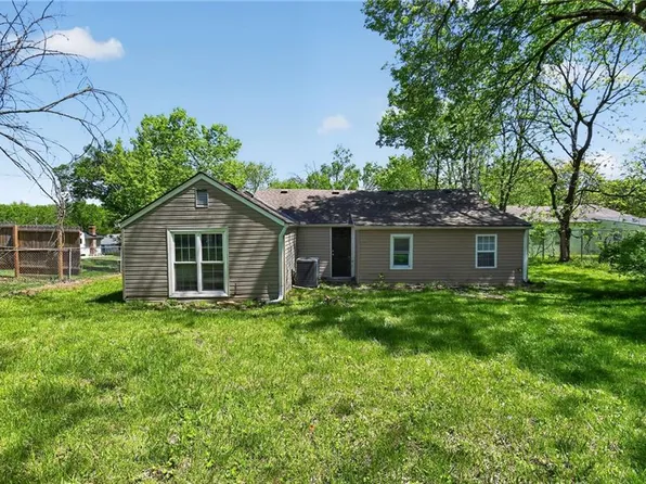 8318 Pershing Rd, Raytown, MO 64138