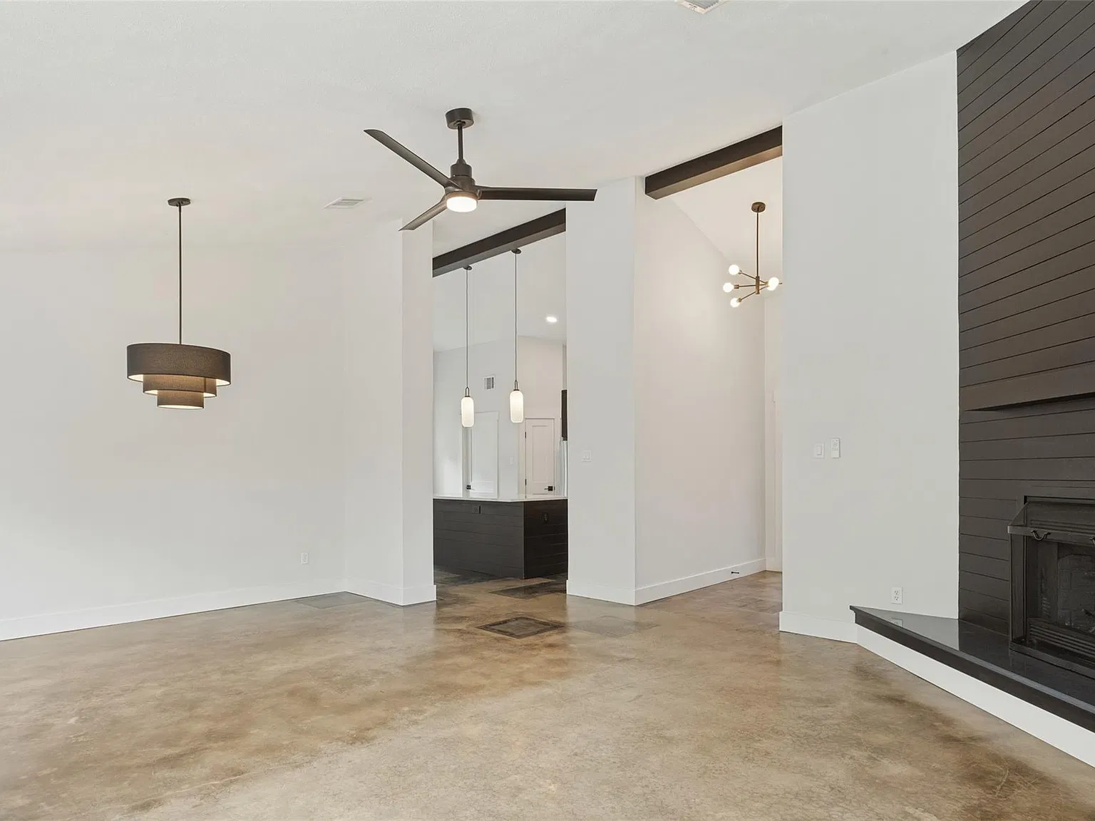 3 bed, 2.0 bath, 1693 sqft, $3,200 — Photo 4
