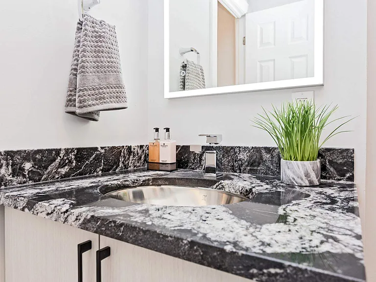 330 McLeod St #411 — Photo 4
