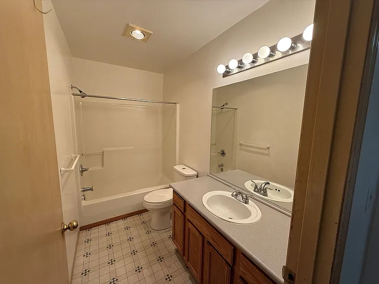 1838 Valencia St — Photo 13