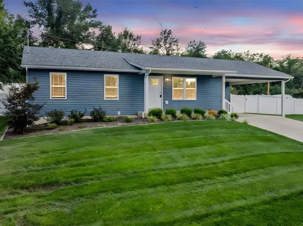 261 Oakborough Dr, Lake Saint Louis, MO 63367