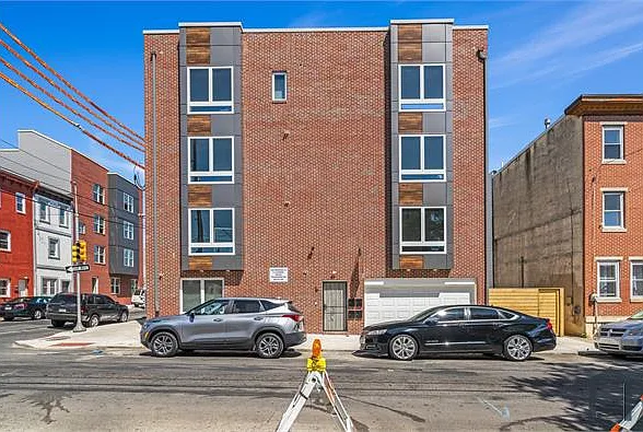 3 bed, 1300 sqft, $2,250 — Photo 3