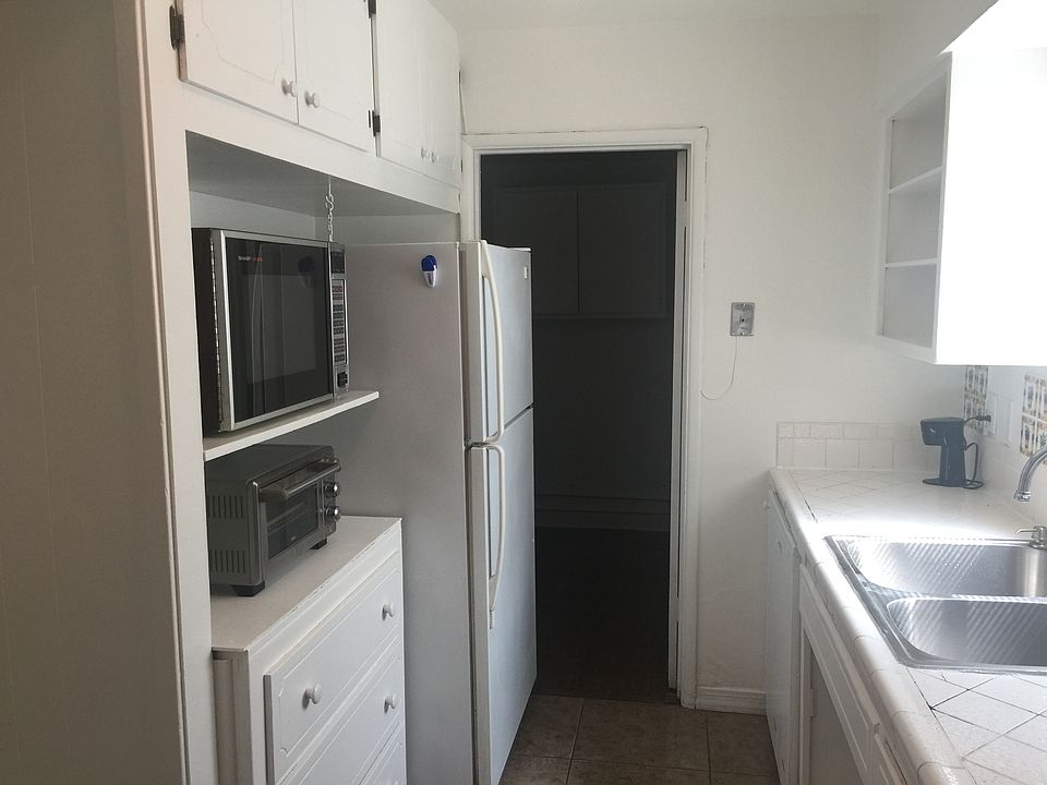 1st image of 1110 E Corona Dr
