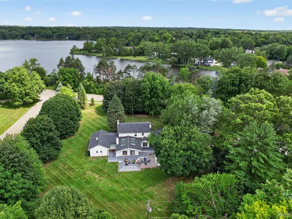3885 Quarton Rd, Bloomfield Hills, MI 48302