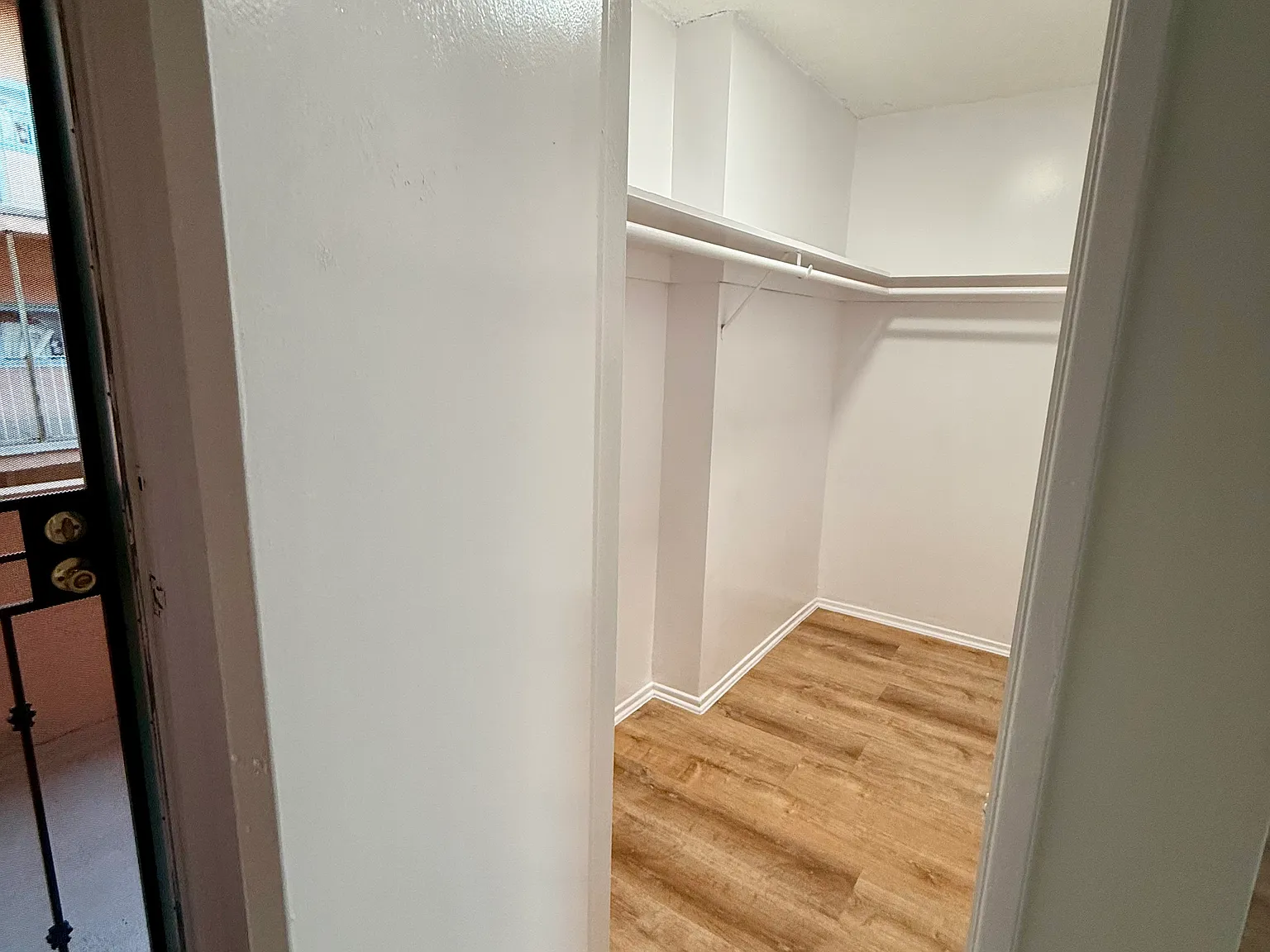 6727 Sylmar Ave — Photo 2
