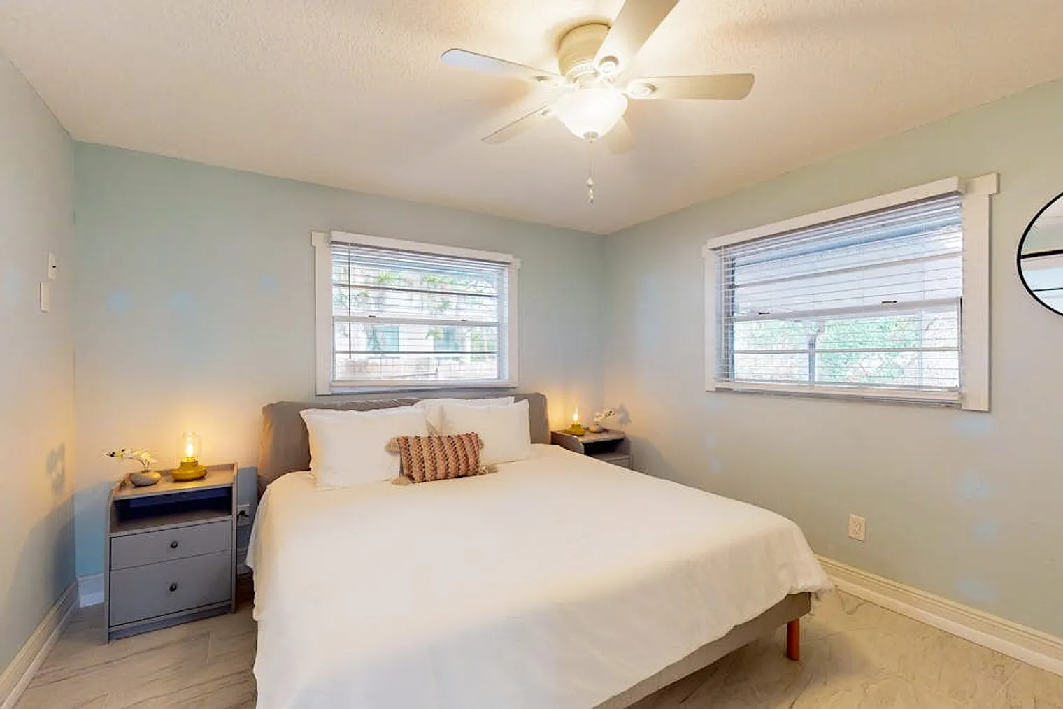 3 bed, 2.0 bath, 1582 sqft, $3,402 — Photo 4