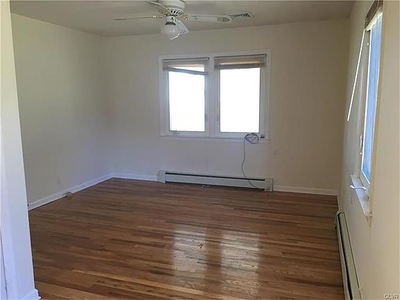5th image of 3042 Hermitage Ave