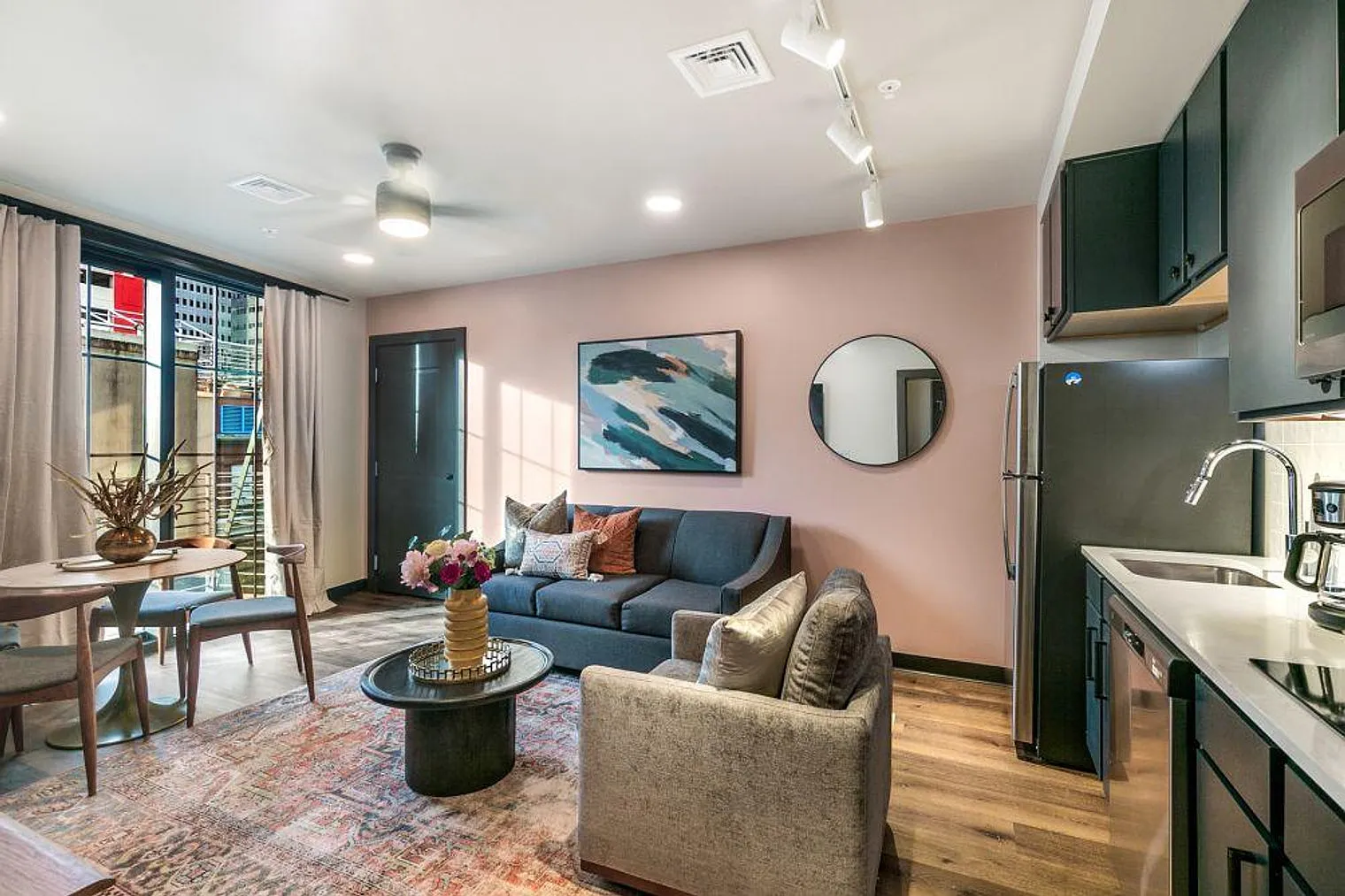 2 bed, 1.0 bath, 904 sqft, $6,613 — Photo 1