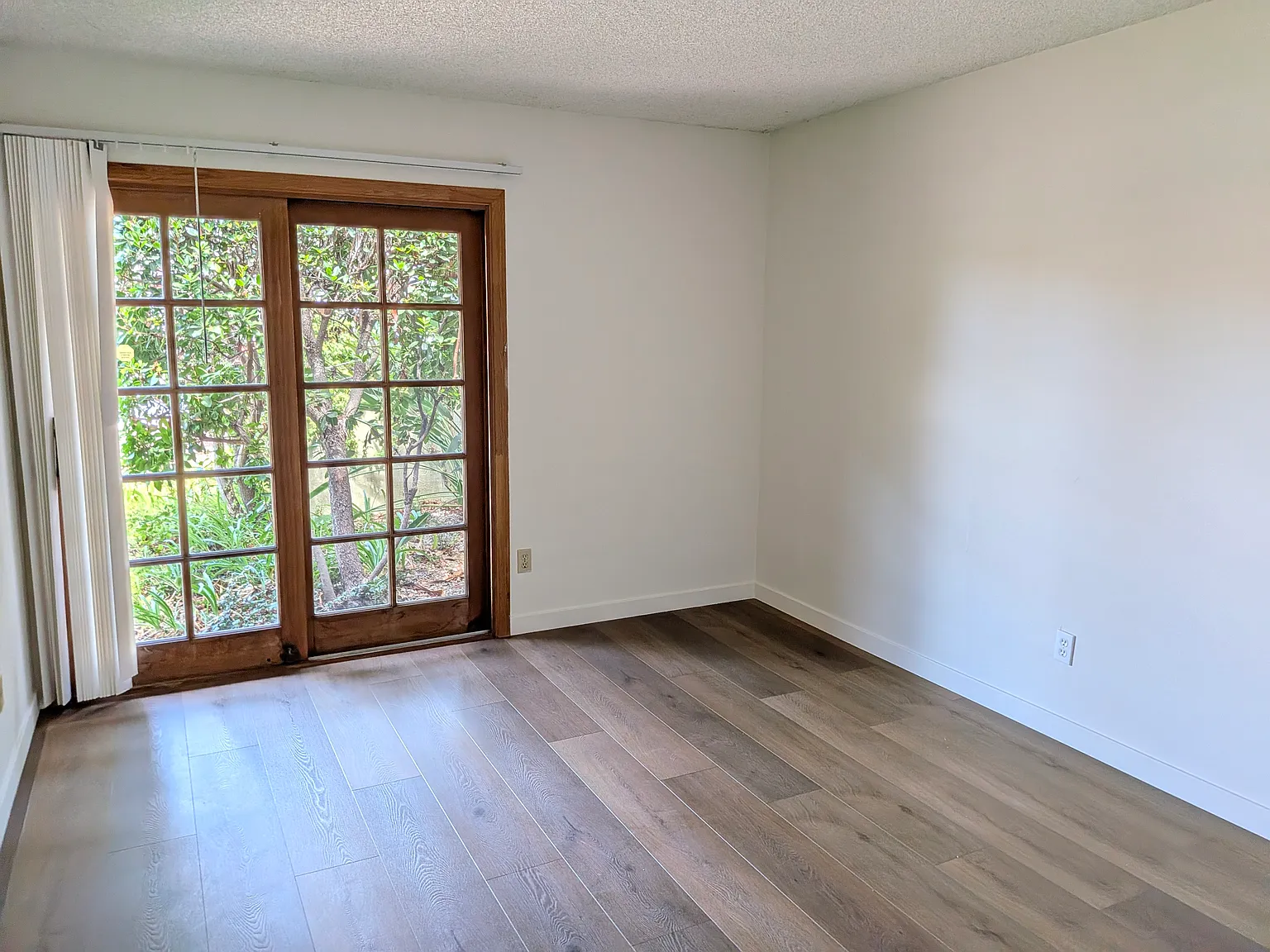 4 bed, 2.5 bath, 1988 sqft, $5,500 — Photo 3