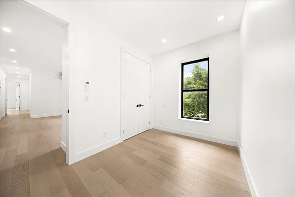 Rented by SERHANT. | media 6